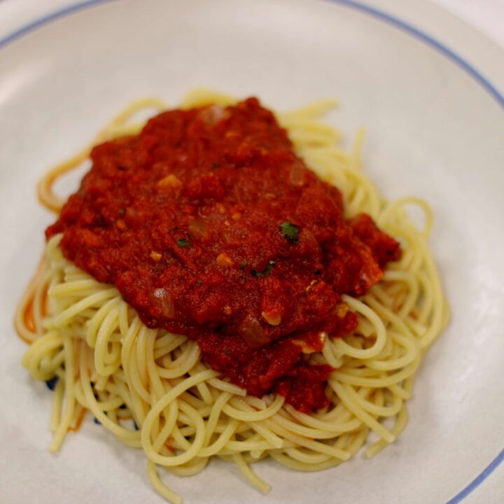 homemade marinara sauce and spaghetti