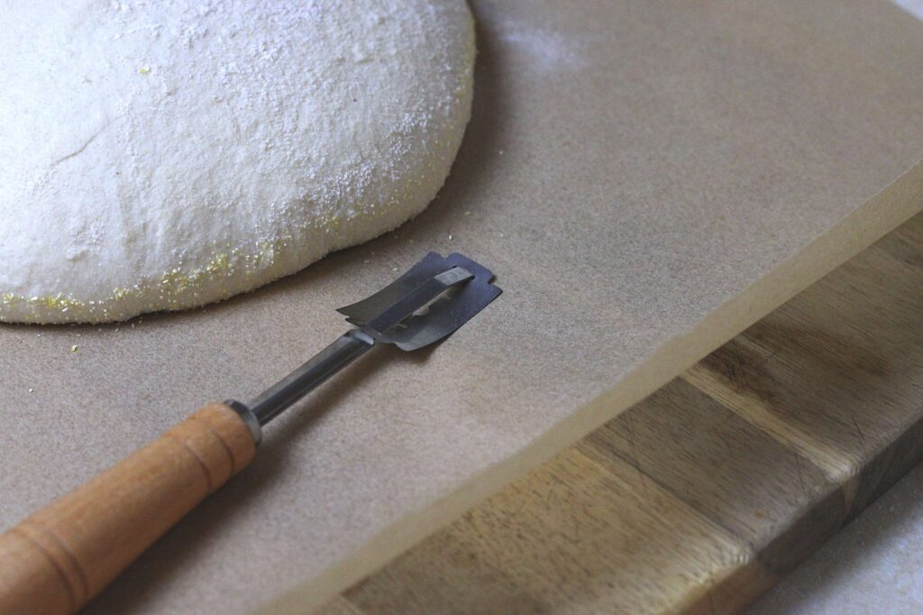 bread scoring knife