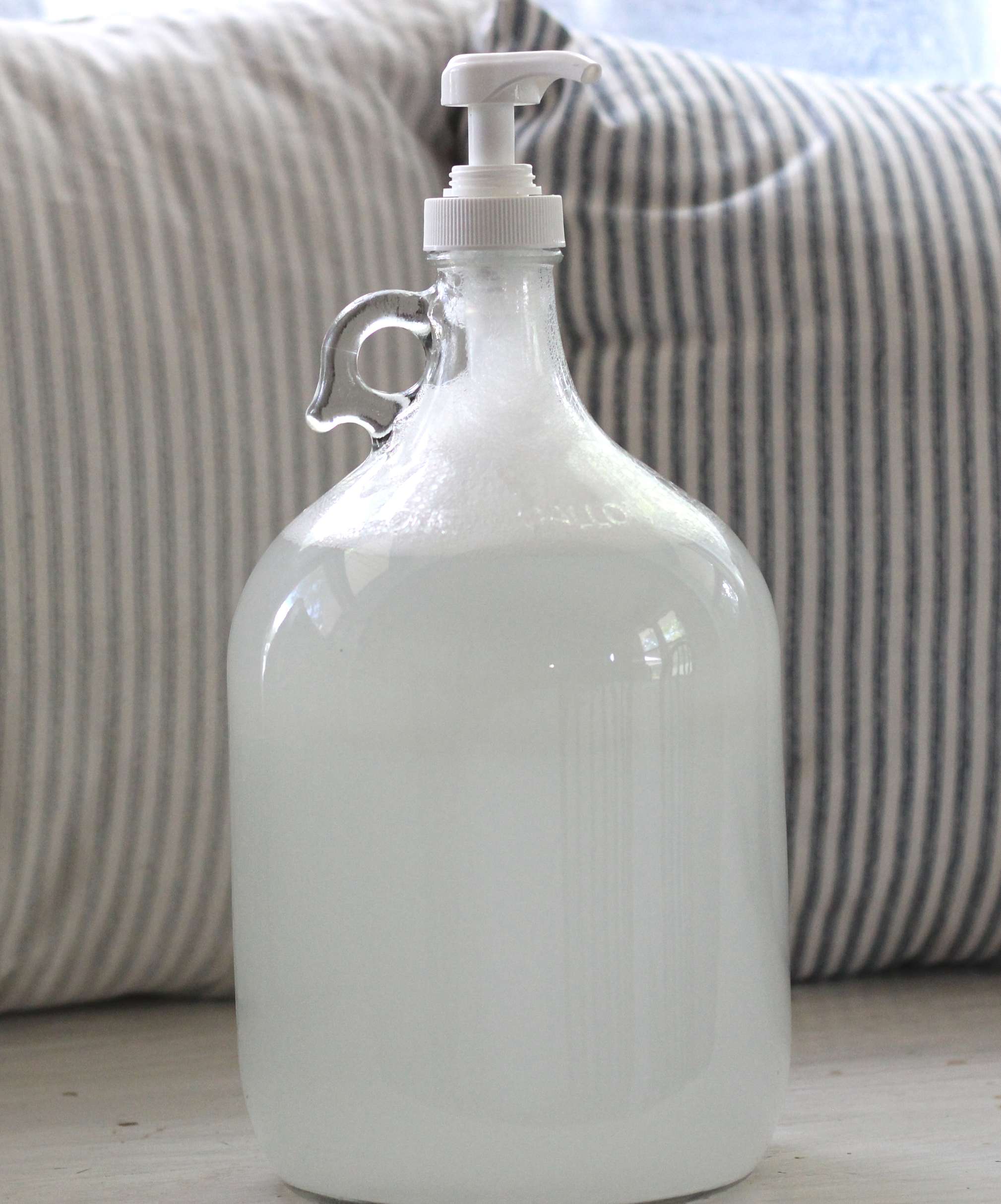 glass gallon bottle with pump for natural laundry detergent